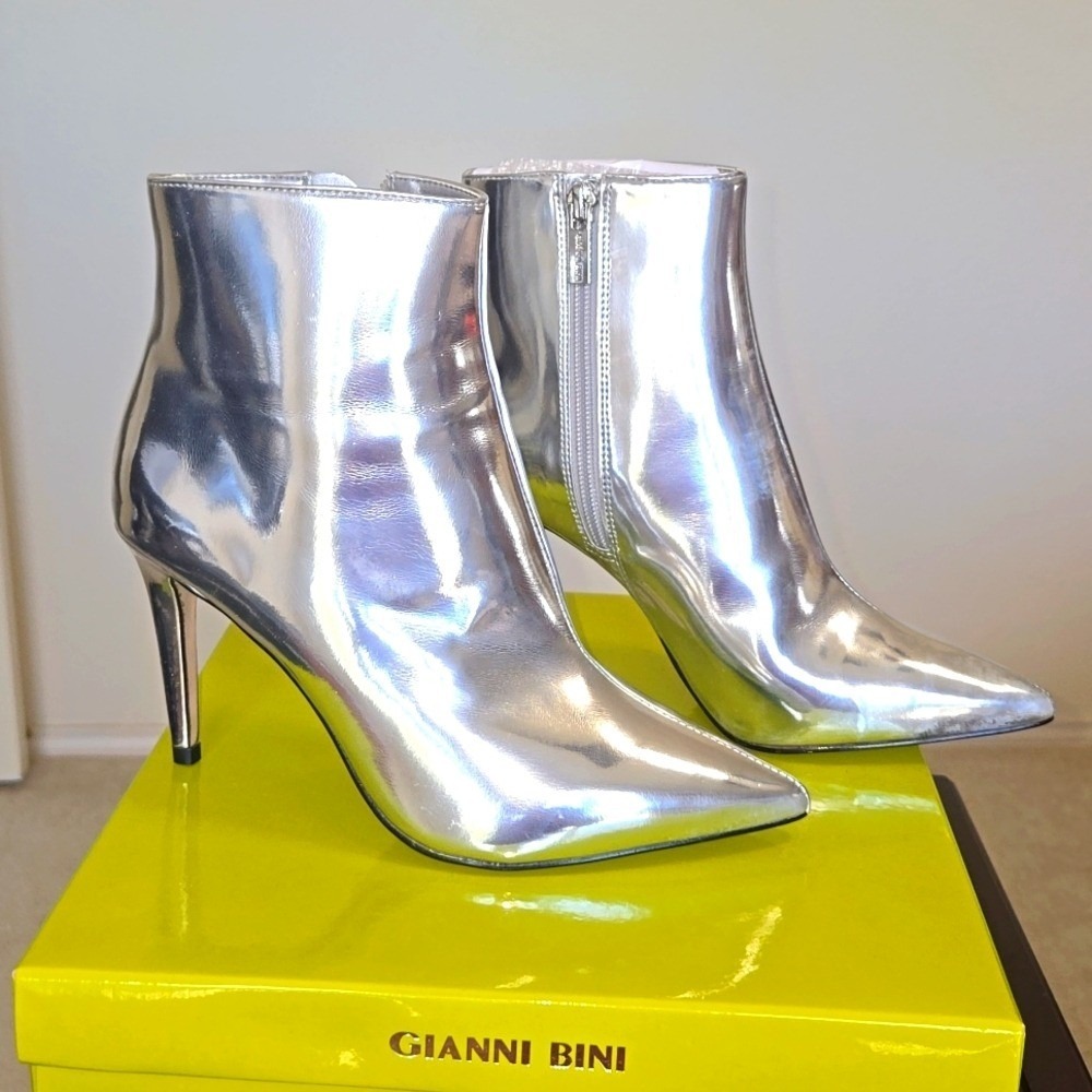Gianni Bini Nailah Booties, Women's Size 7M Silver NWT - Picture 2 of 6